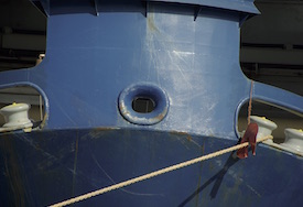 photo dans le site Flagship - détail d'un bateau amarré - ship management - gestion de navires